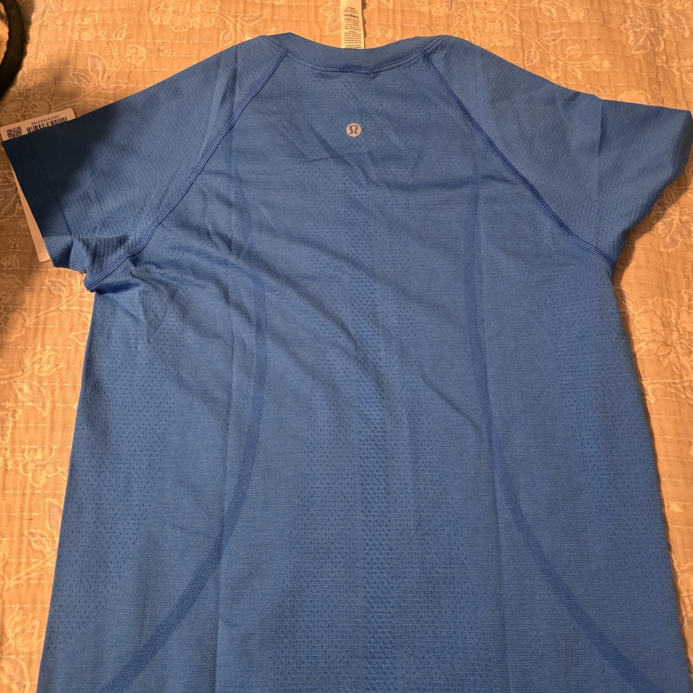 lululemon athletica Women's Blue Short Sleeve Tee